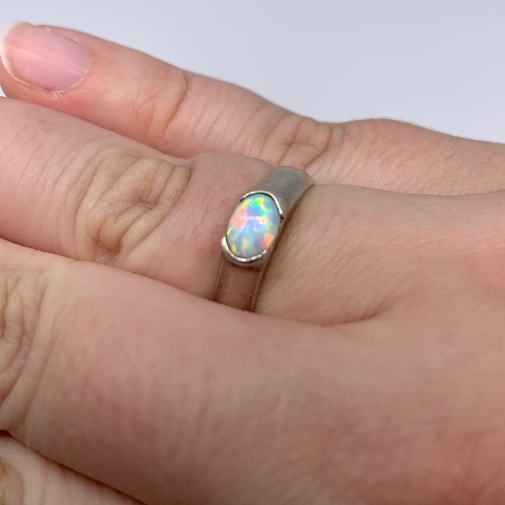 Brilliant opal ring